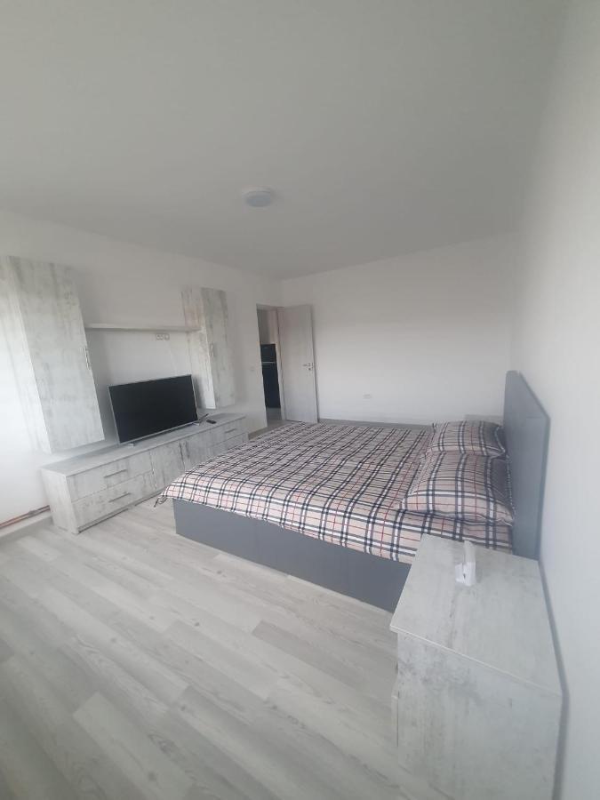 Apartament Nicole คูร์ตา เด อาร์เจช ภายนอก รูปภาพ