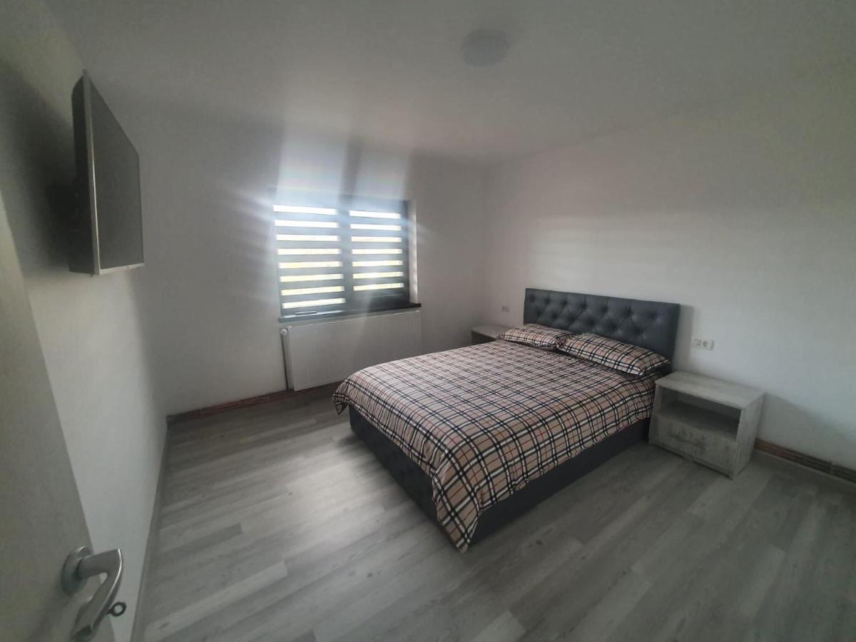 Apartament Nicole คูร์ตา เด อาร์เจช ภายนอก รูปภาพ