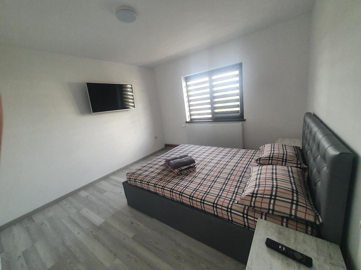 Apartament Nicole คูร์ตา เด อาร์เจช ภายนอก รูปภาพ