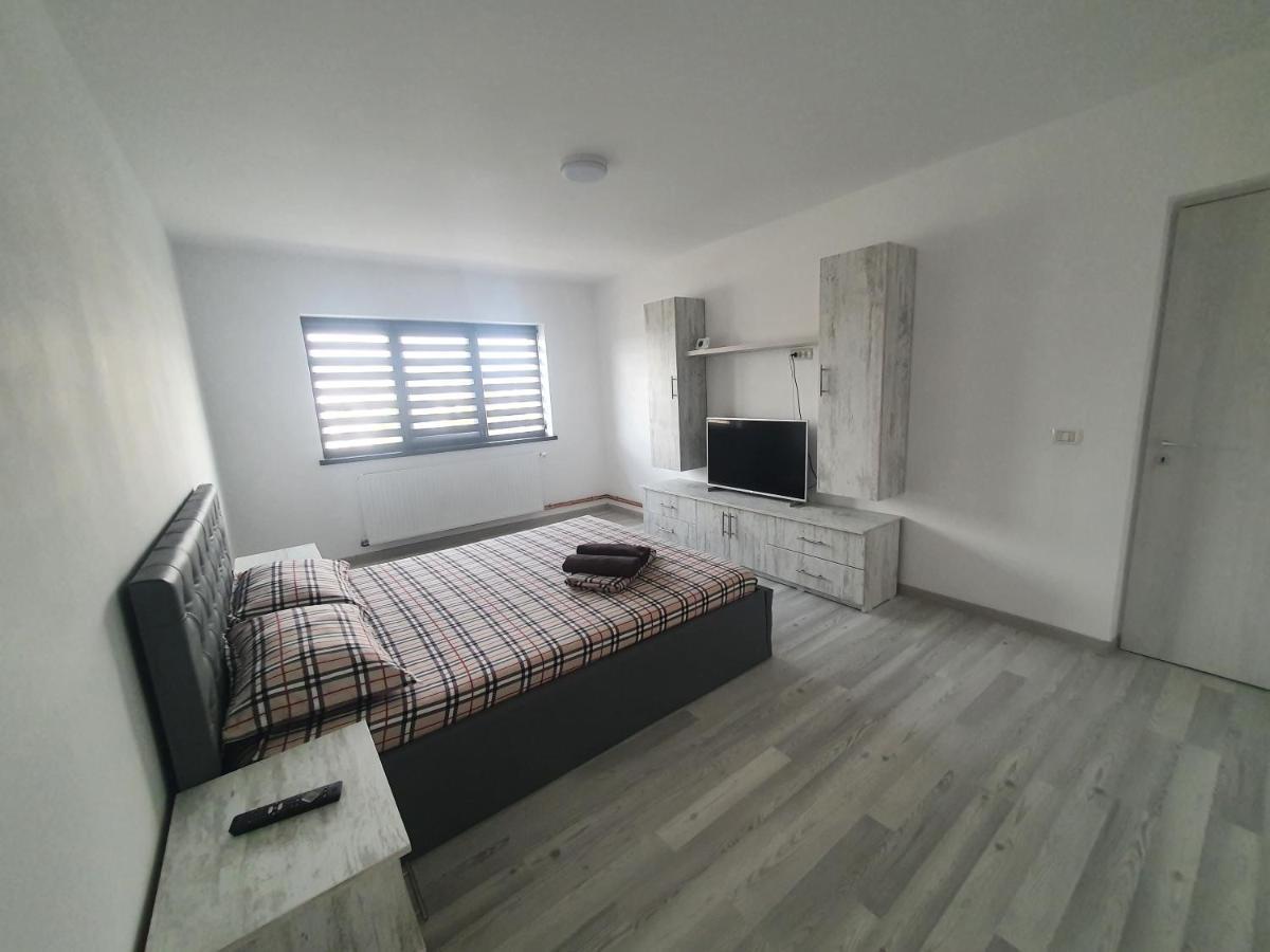 Apartament Nicole คูร์ตา เด อาร์เจช ภายนอก รูปภาพ